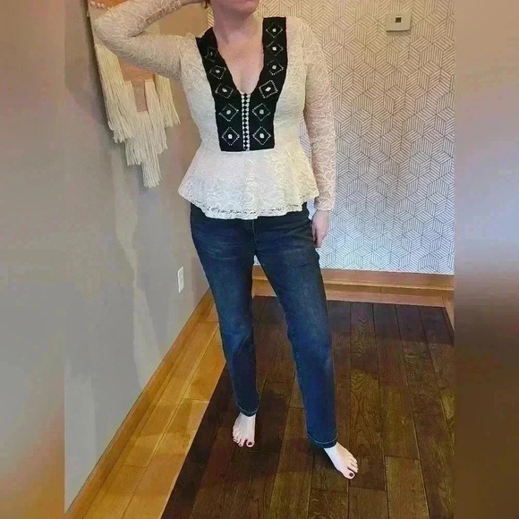 Cream and Black V Neck Lace Top NWT - Large - Picture 1 of 4